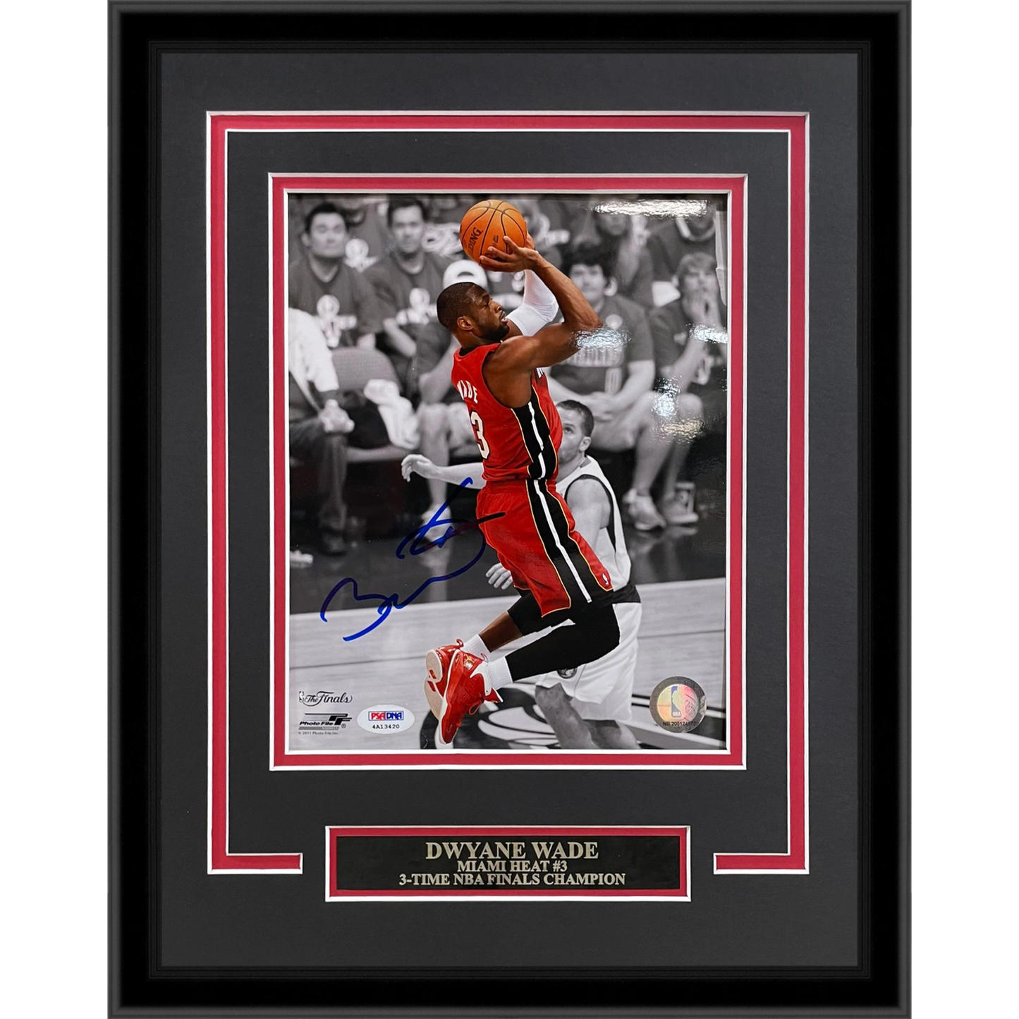Dwyane Wade Autographed Miami Heat (Spotlight) Deluxe Framed 8x10 Photo - PSADNA