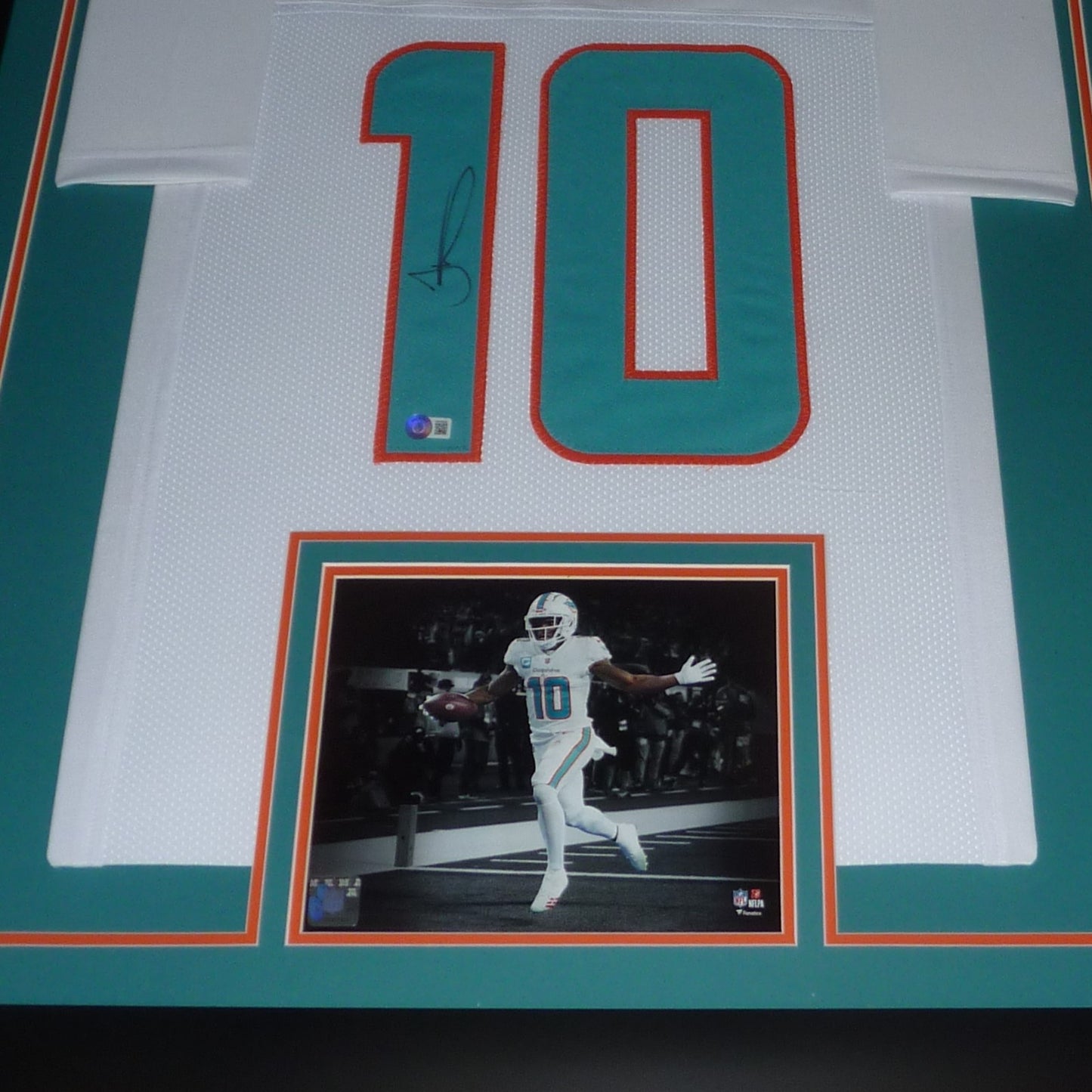 Tyreek Hill Autographed Miami Dolphins (White #10) Framed Jersey - Beckett