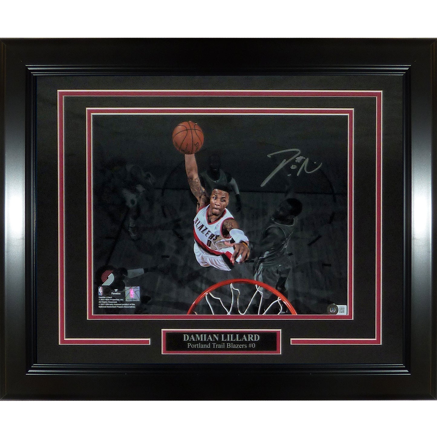Damian Lillard Autographed Portland Trailblazers (Spotlight Dunk) Deluxe Framed 11x14 Photo – Beckett