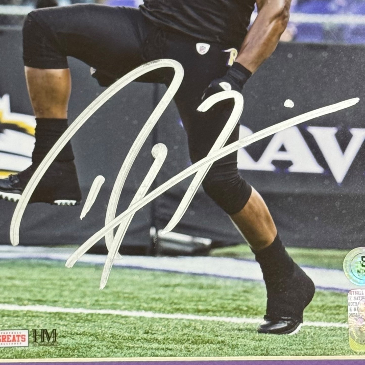 Ray Lewis Autographed Baltimore Ravens (Scream) Deluxe Framed 8x10 Photo - Beckett