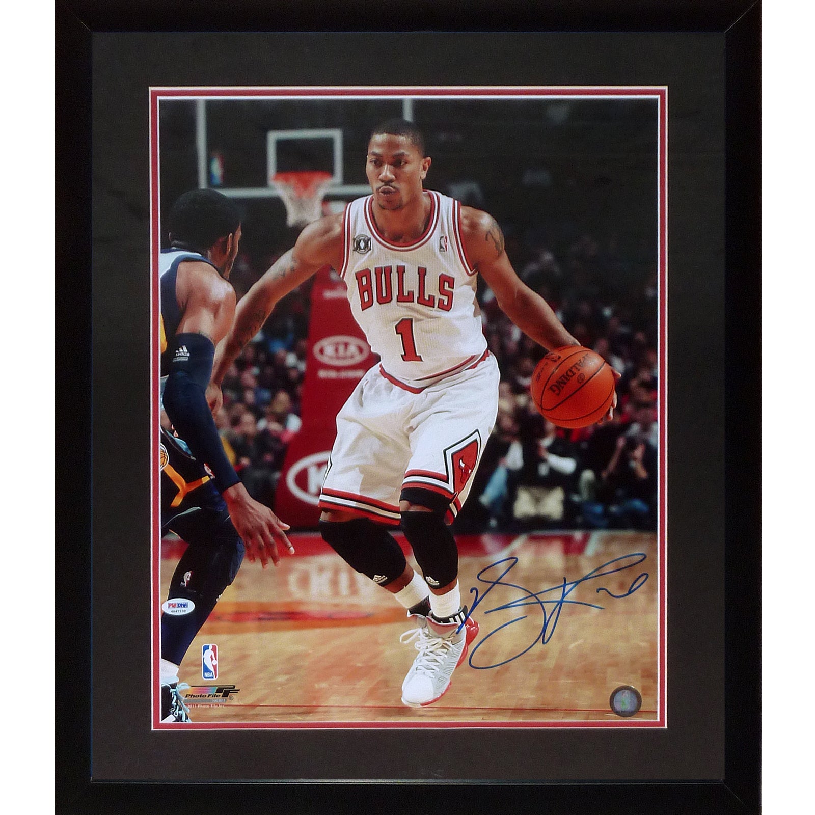 Derrick Rose Autographed Chicago Bulls Deluxe Framed 16x20 Photo PSADNA