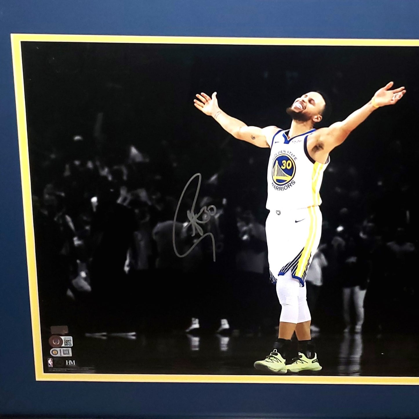 Stephen Curry Autographed Golden State Warriors (Celebrating Spotlight) Deluxe Framed 16x20 Photo - Beckett