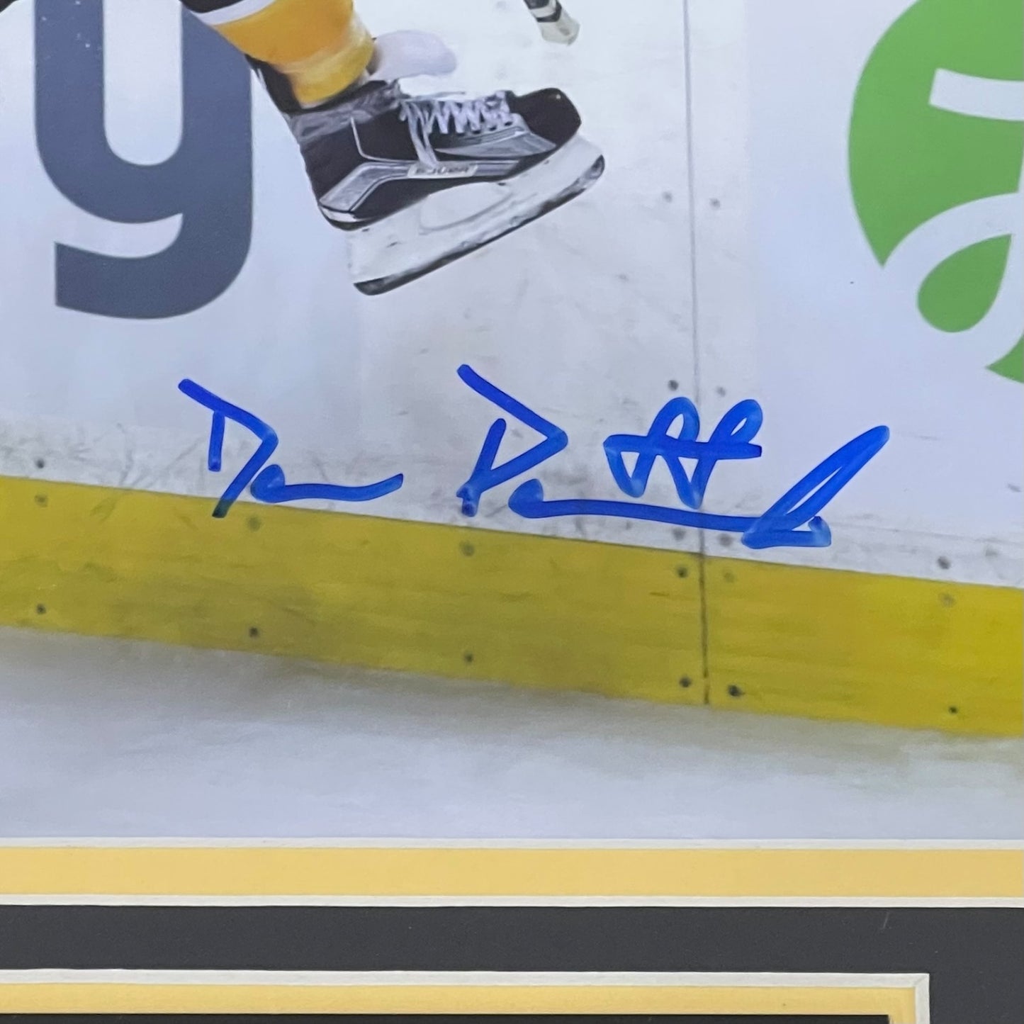 David Pastrnak Autographed Boston Bruins (Action) Deluxe Framed 8x10 Photo - YSMS