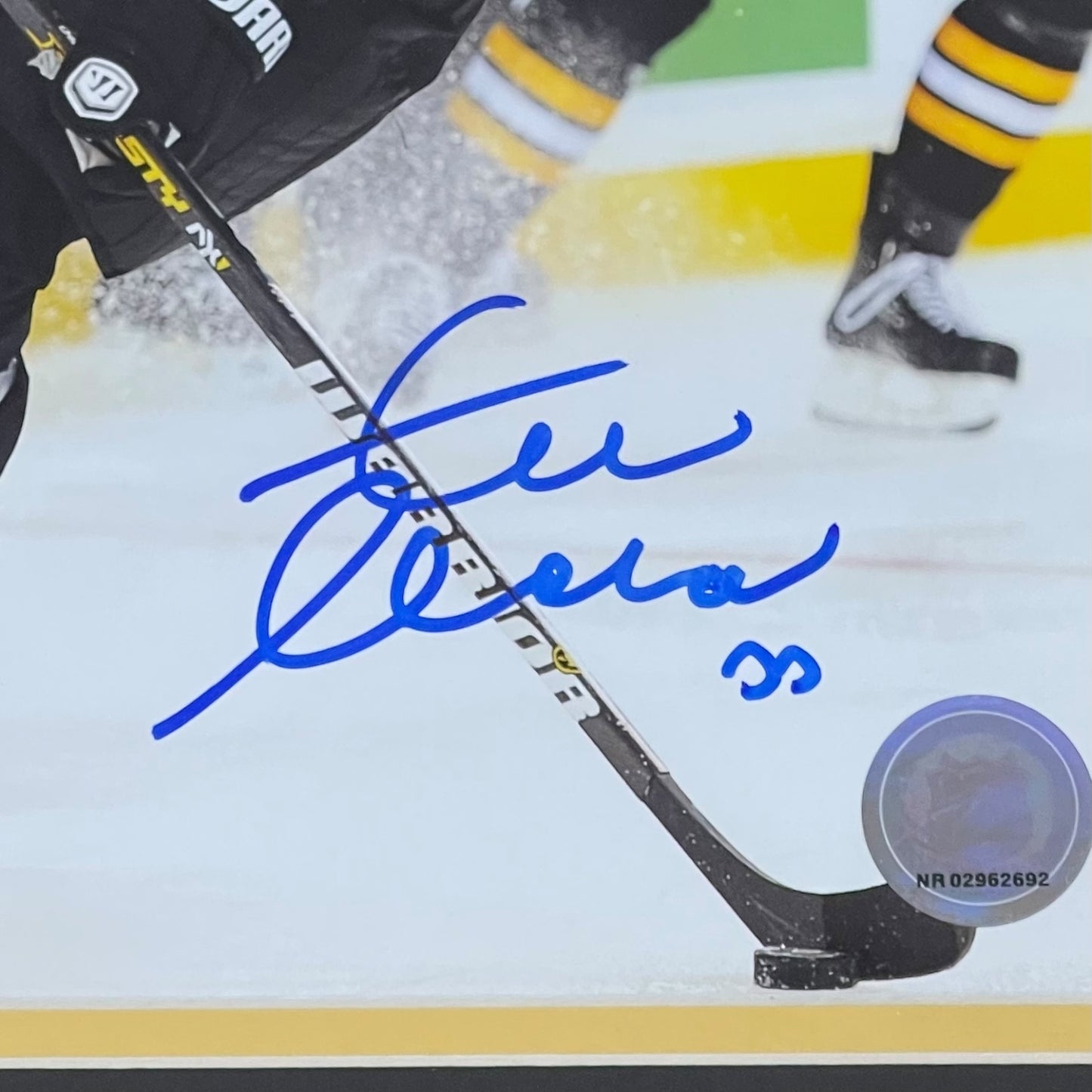 Zdeno Chara Autographed Boston Bruins (Action) Deluxe Framed 8x10 Photo - YSMS