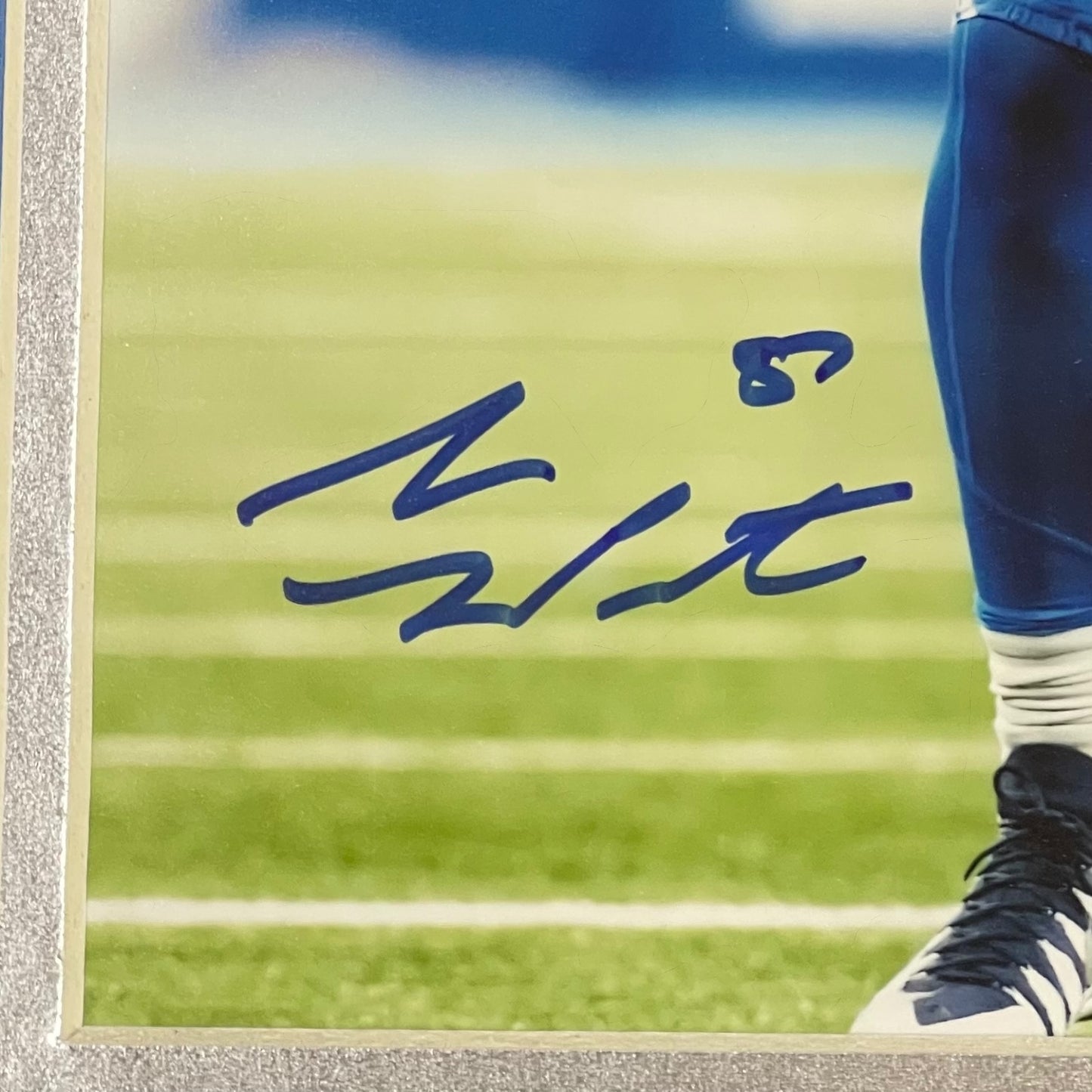 Sam Laporta Autographed Detroit Lions Deluxe Framed 8x10 Photo - Beckett