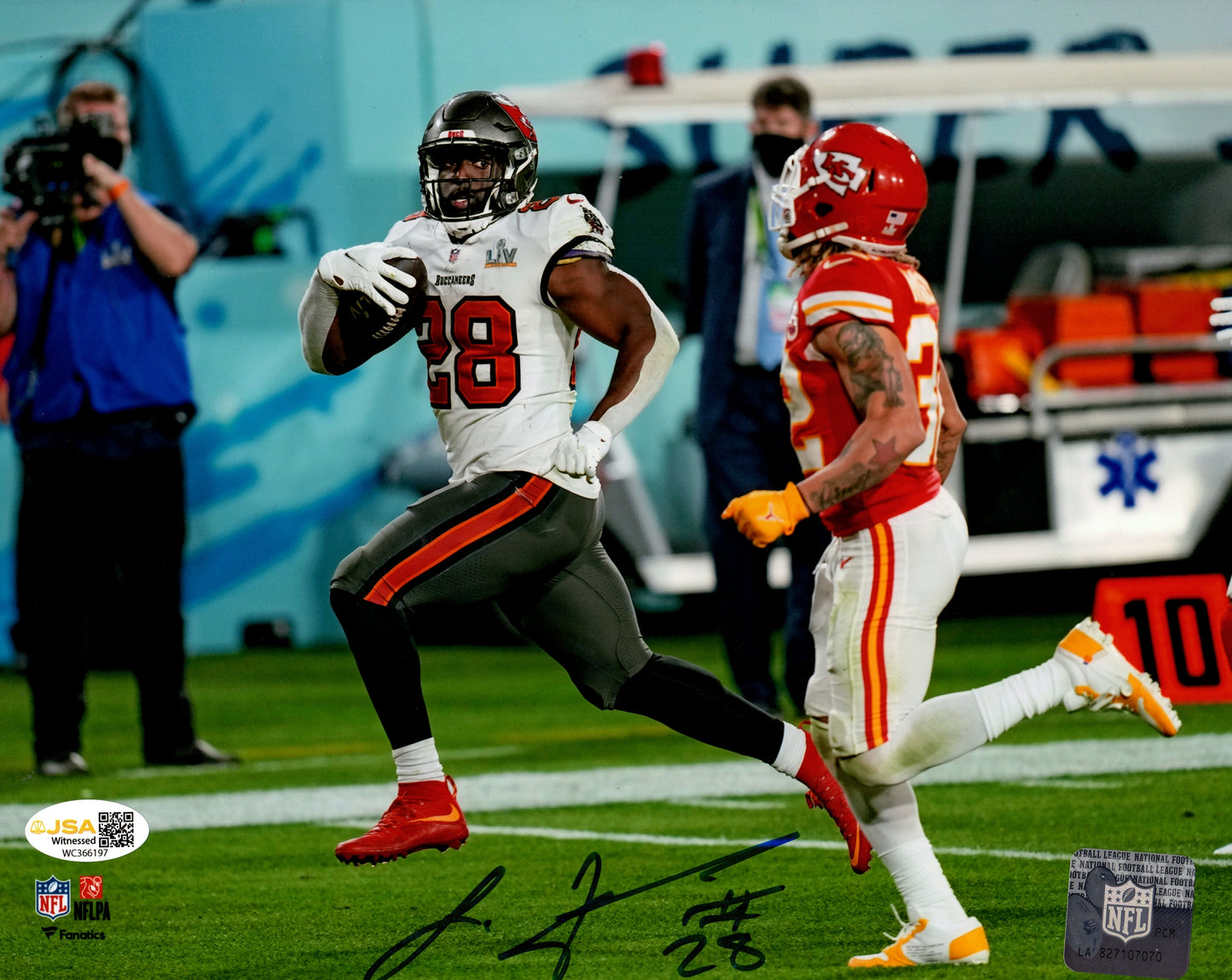 Leonard Fournette Autographed Tampa Bay Buccaneers (SB LIV Touchdown) 8x10 Photo - JSA