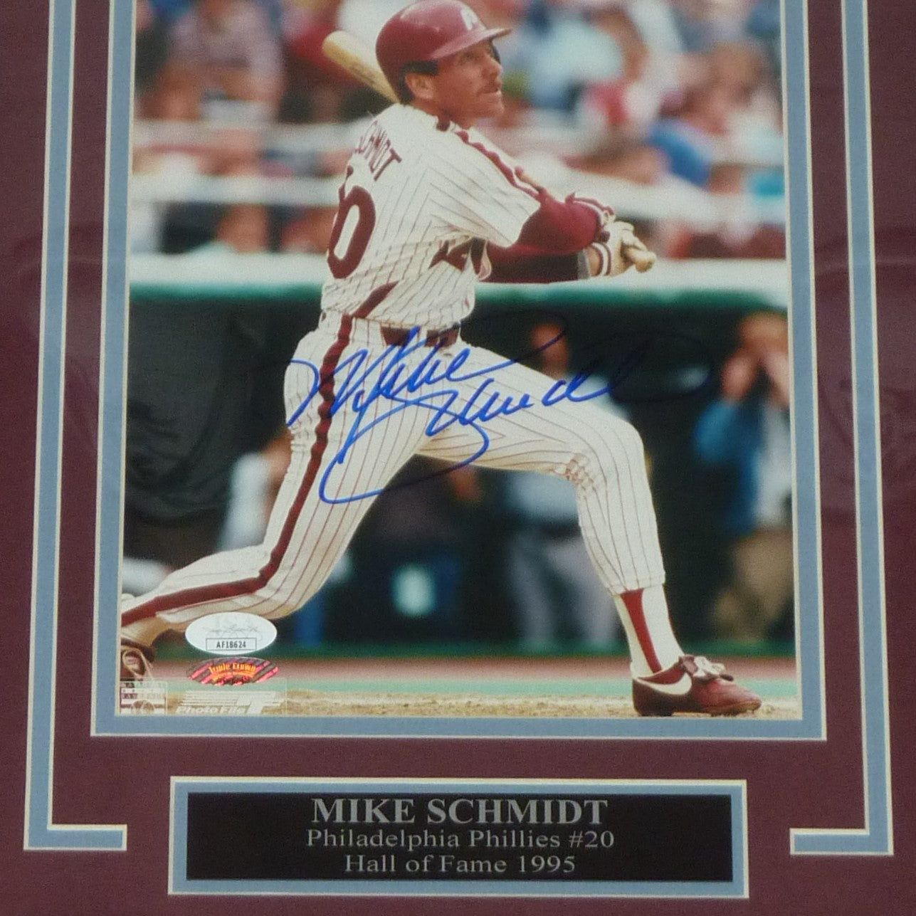 Mike Schmidt Autographed Philadelphia Phillies Deluxe Framed 8x10 Photo - JSA