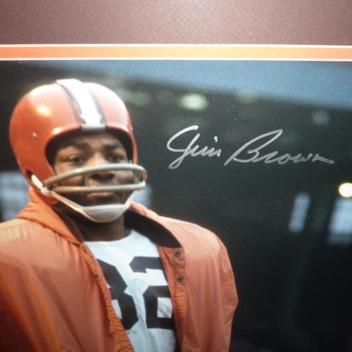Jim Brown Autographed Cleveland Browns Deluxe Framed 16x20 Photo - Beckett