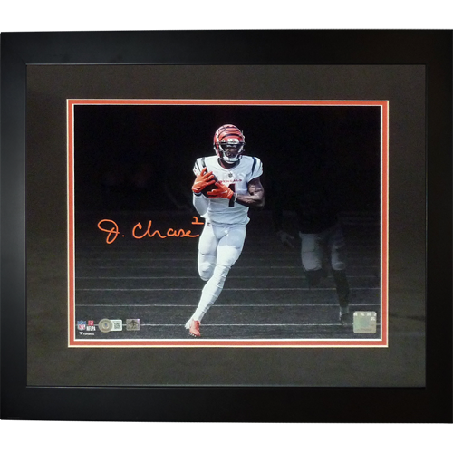 Ja'Marr Chase Autographed Cincinnati Bengals (Spotlight) Deluxe Framed 11x14 Photo - Beckett