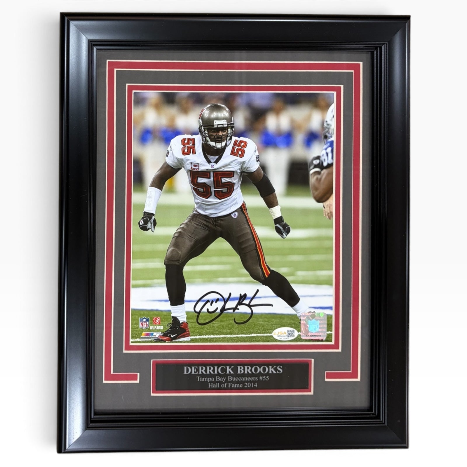 Derrick Brooks Autographed Tampa Bay Buccaneers Deluxe Framed 8x10 Photo - JSA
