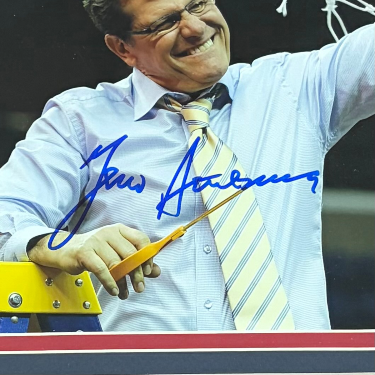 Geno Auriemma Autographed UCONN Huskies Deluxe Framed 8x10 Photo - Beckett
