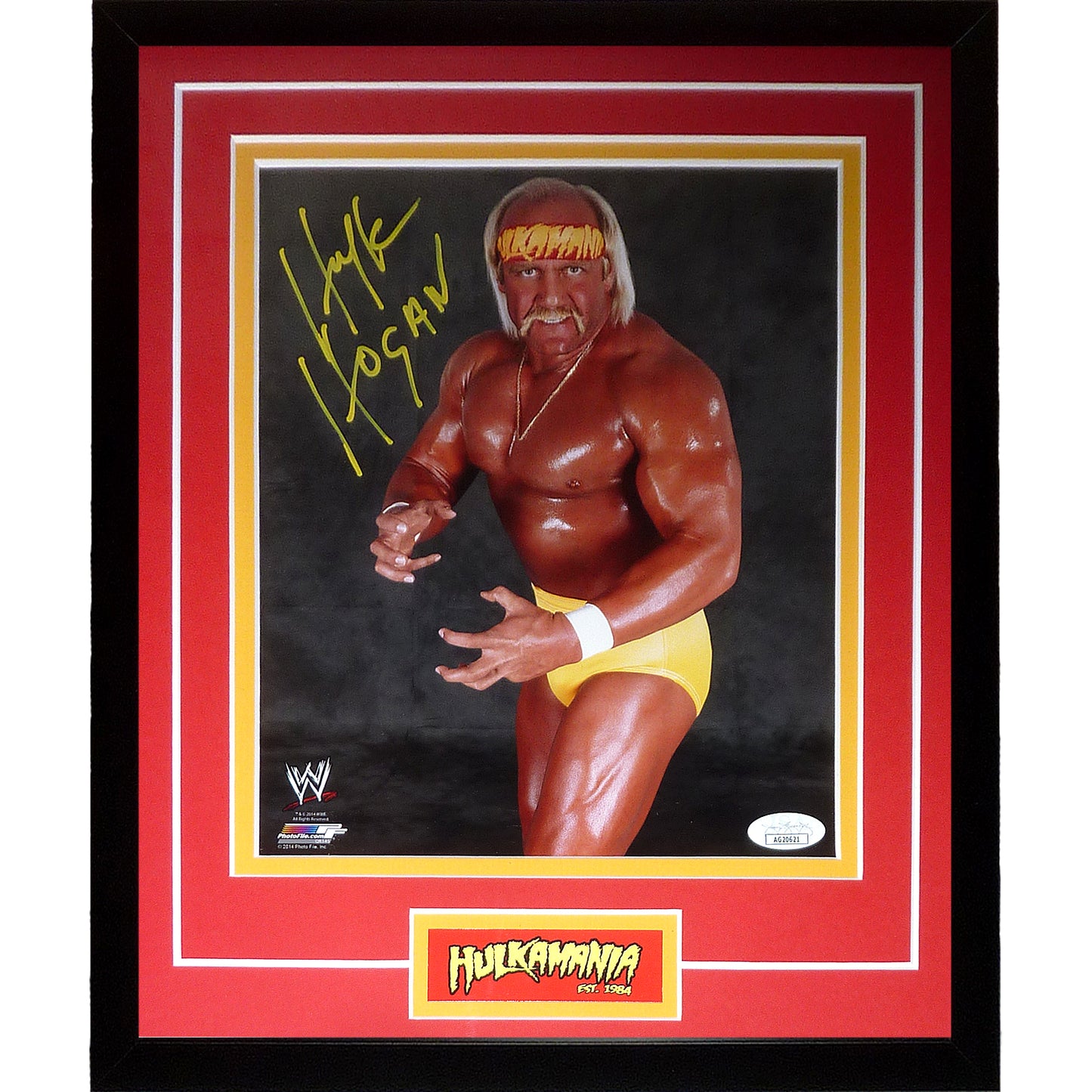 Hulk Hogan Autographed WWF Wrestling (Flexing) Deluxe Framed 8x10 Photo - JSA