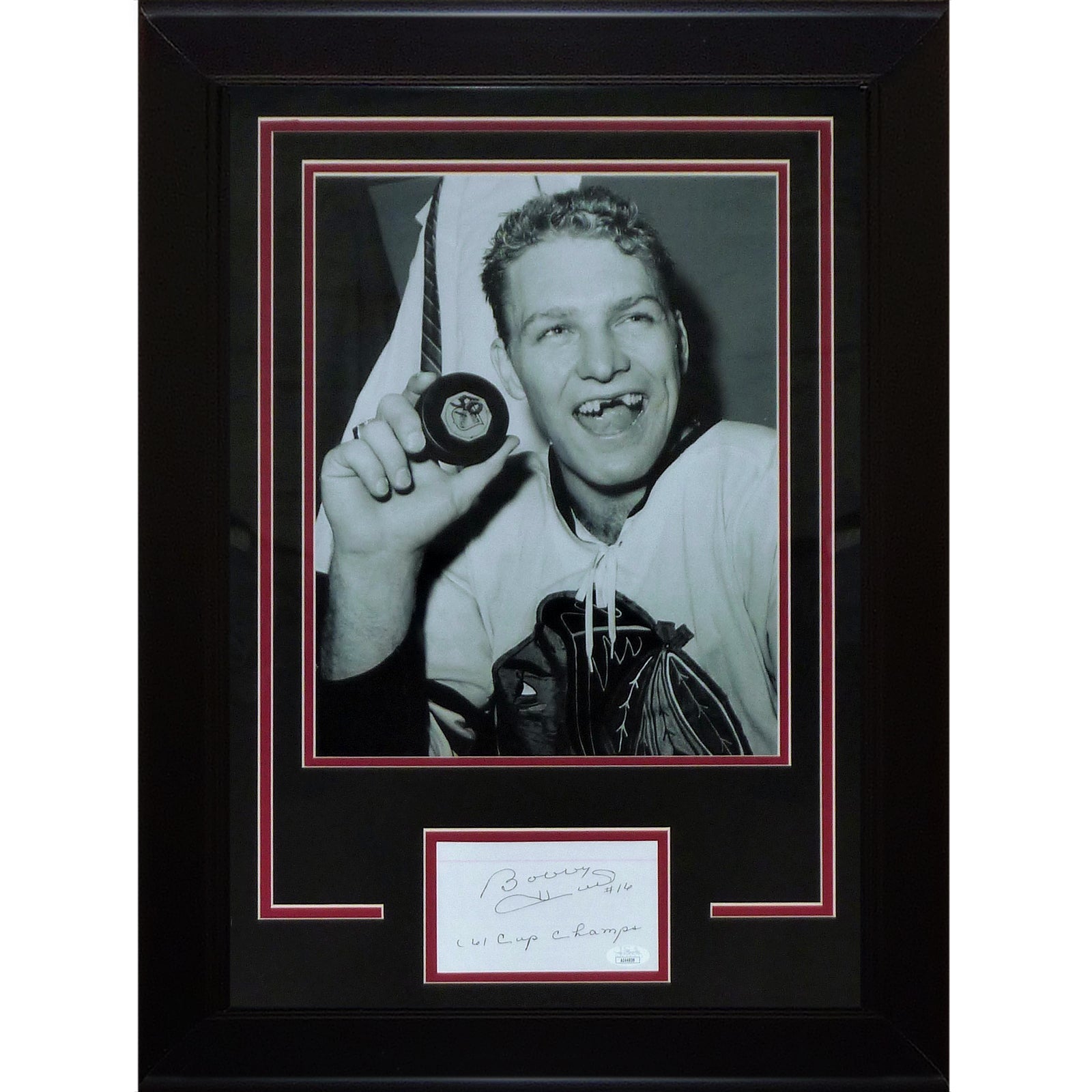 Bobby Hull Autographed Chicago Blackhawks (50th Goal BW) 11x14 Photo “Signature Series” Frame – JSA