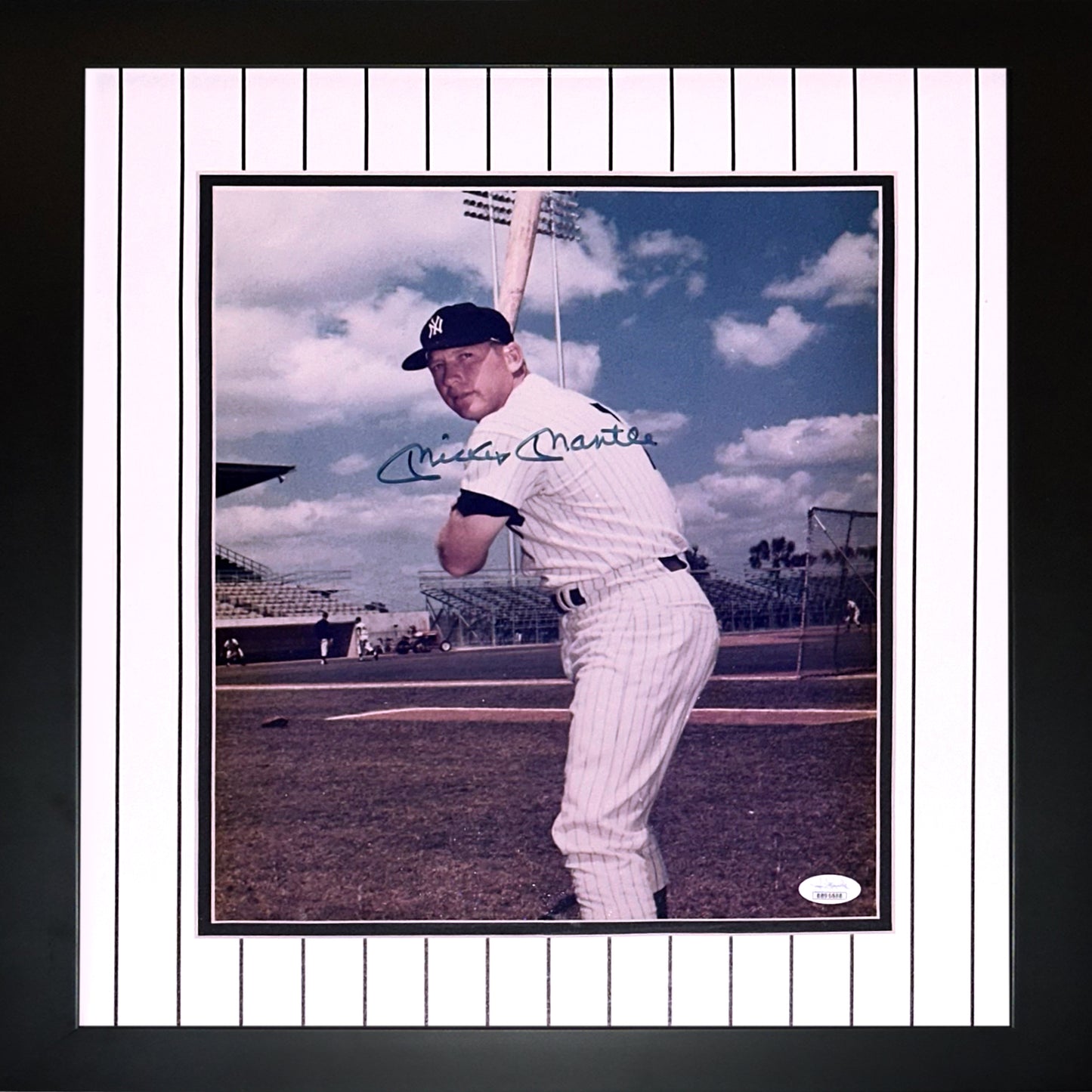 Mickey Mantle Autographed New York Yankees Deluxe Framed 11x14 Photo  JSA Letter