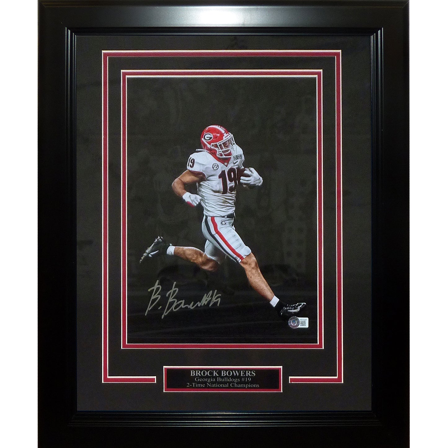 Brock Bowers Autographed Georgia Bulldogs Deluxe Framed 11x14 Photo - Beckett