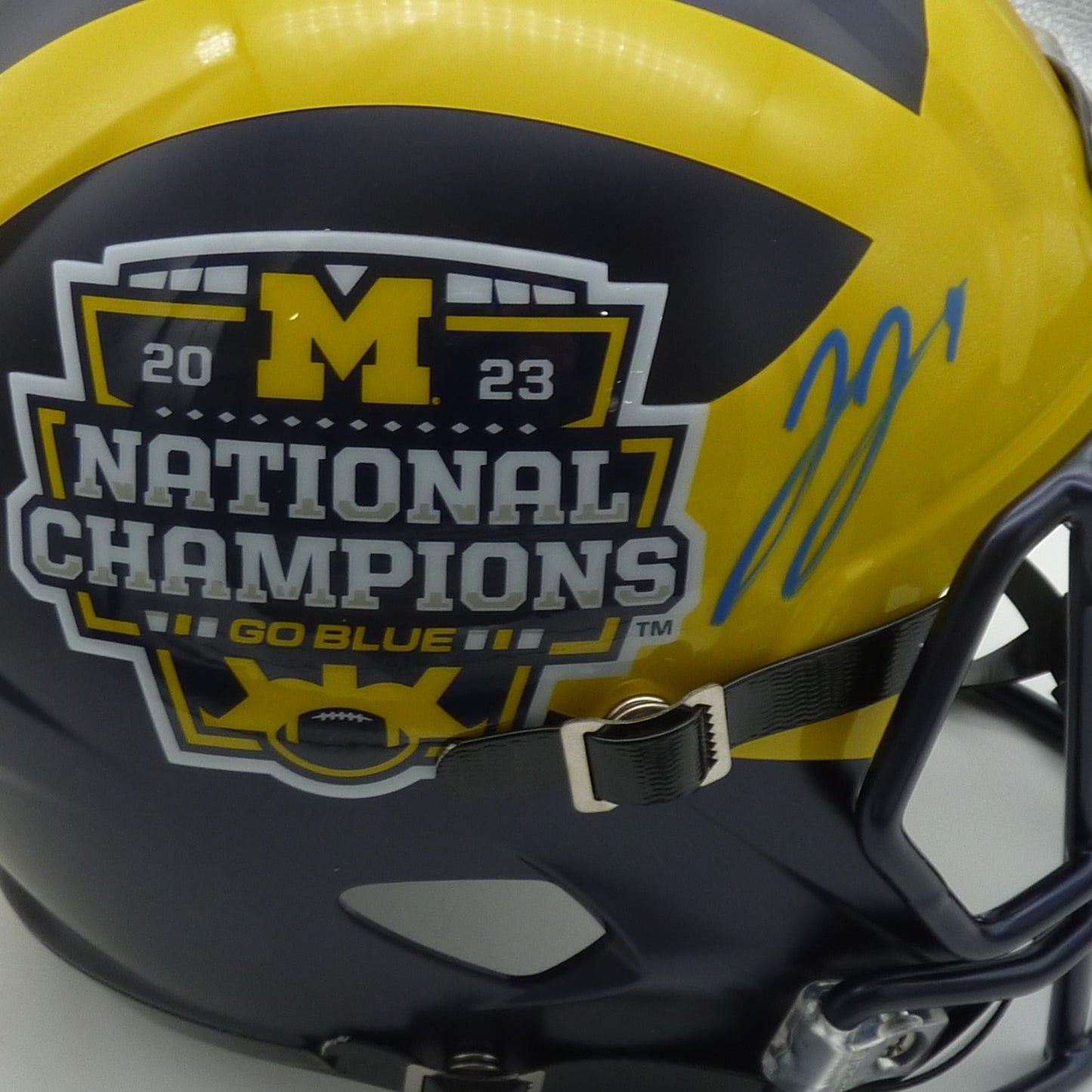 JJ McCarthy Autographed Michigan Wolverines (2023 National Champs) Deluxe Full-Size Replica Helmet - Beckett