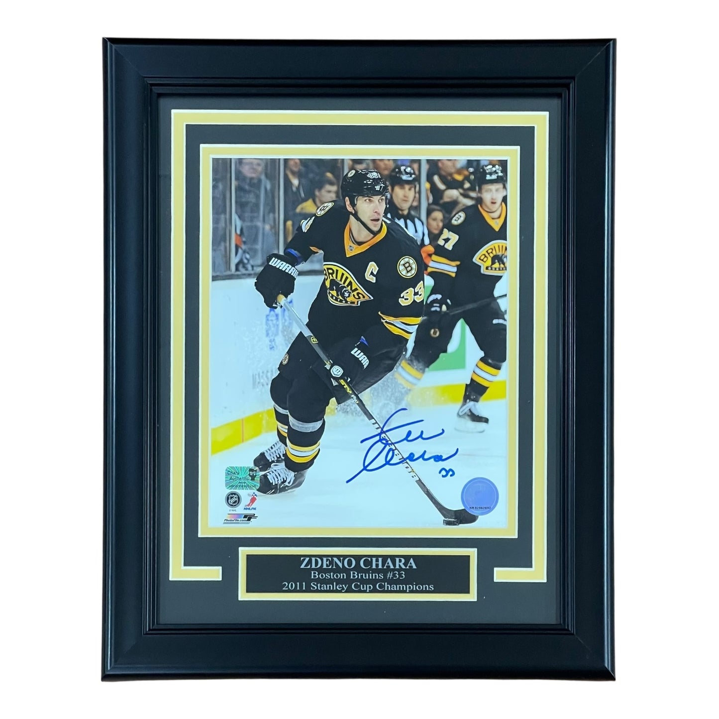Zdeno Chara Autographed Boston Bruins (Action) Deluxe Framed 8x10 Photo - YSMS