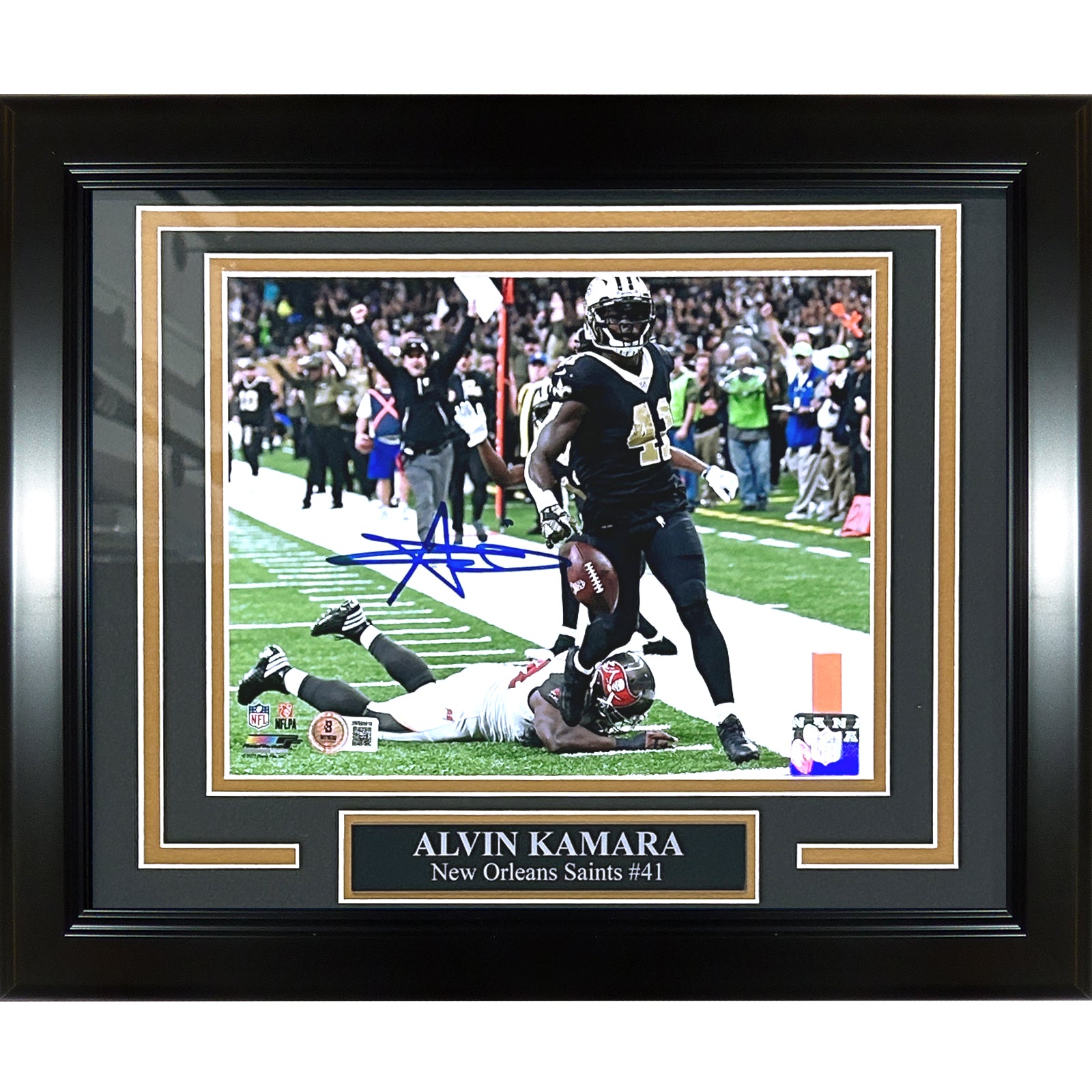 Alvin Kamara Autographed New Orleans Saints Deluxe Framed 8x10 Photo - Beckett