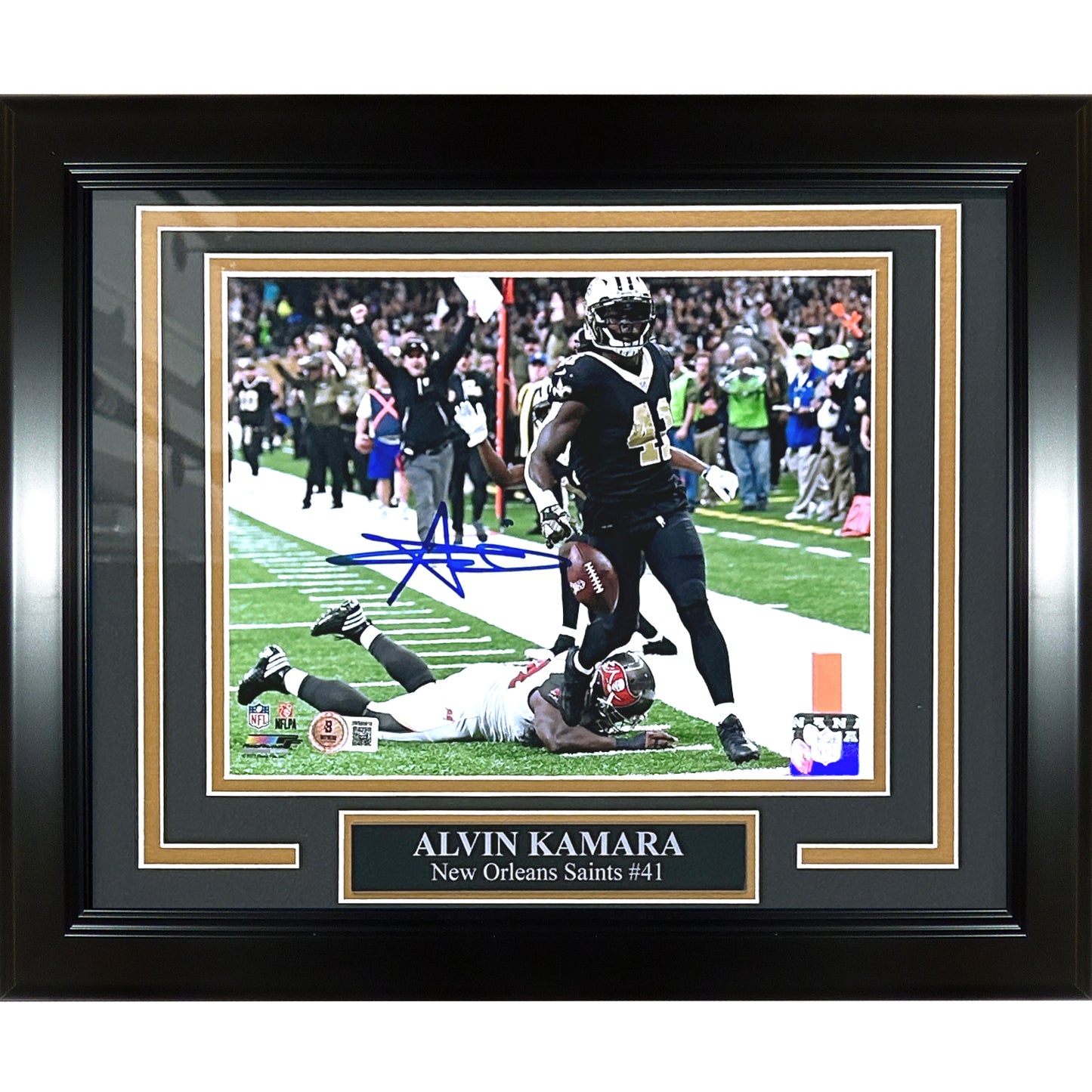 Alvin Kamara Autographed New Orleans Saints Deluxe Framed 8x10 Photo - Beckett