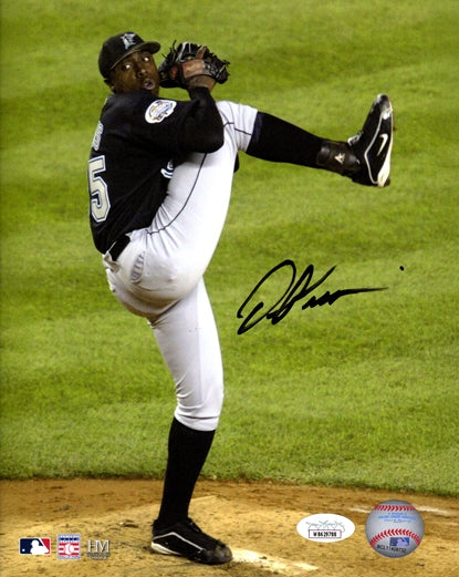 Dontrelle Willis Autographed Florida Marlins (Black Jersey) 8x10 Photo - JSA