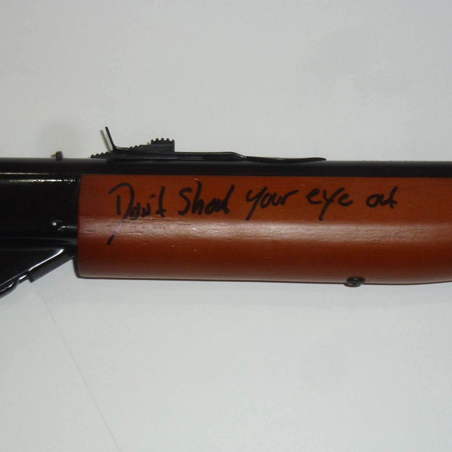 Peter Billingsley Ralphie Autographed Daisy Red Ryder BB Gun w/ "Dont Shoot Your Eye Out" - JSA