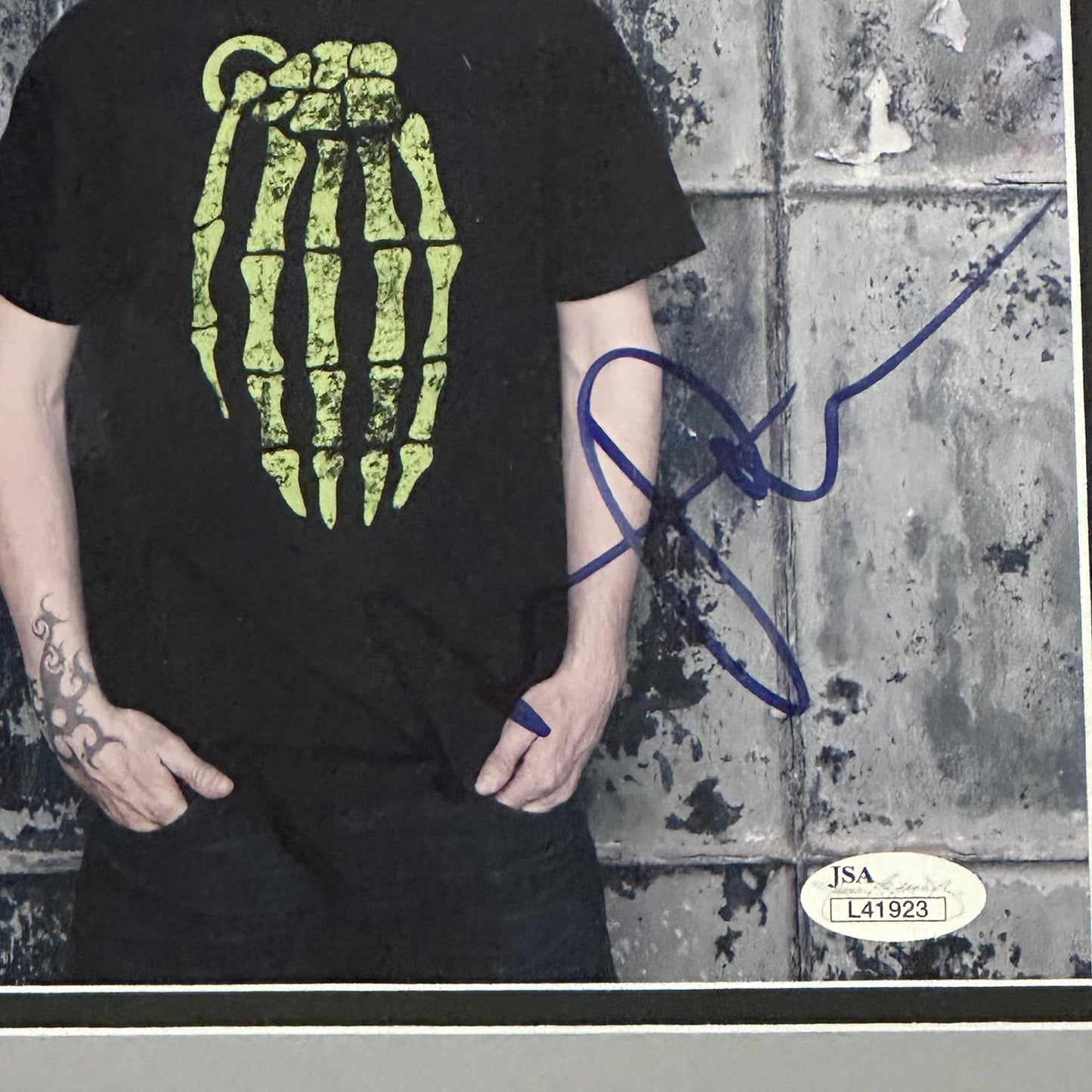 Aaron Paul Autographed Breaking Bad Deluxe Framed 8x10 Photo - JSA