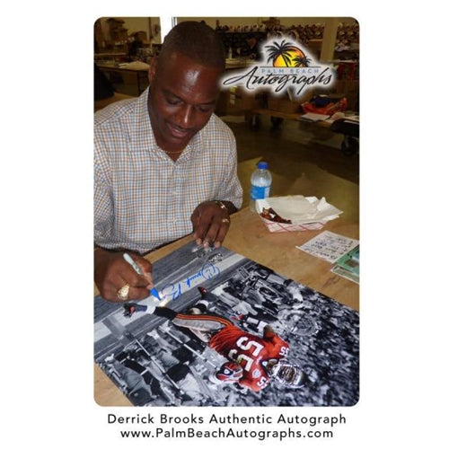Derrick Brooks Autographed Tampa Bay Buccaneers (SB TD Spotlight) Deluxe Framed 16x20 Photo w/ "SB XXXVIII Champs" - LTD Ed 55